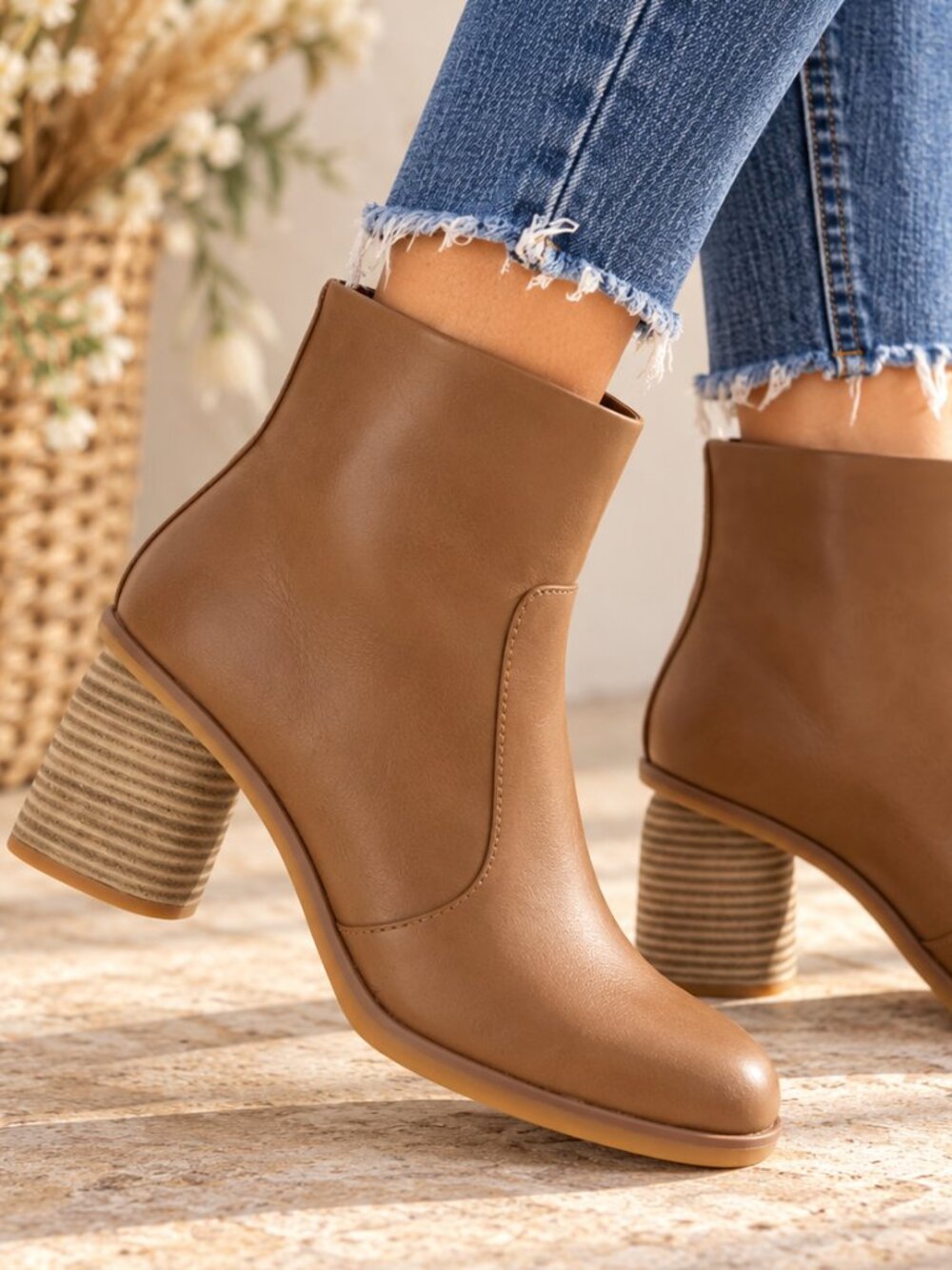 Korks Leather Destiny Stacked Block Heel Round Toe Ankle Booties Cognac Fall 8M